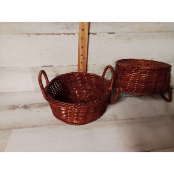 Small Round Set Of Two Baskets With Handles Bread / Fruit Basket Decor - Picture 13 of 13
